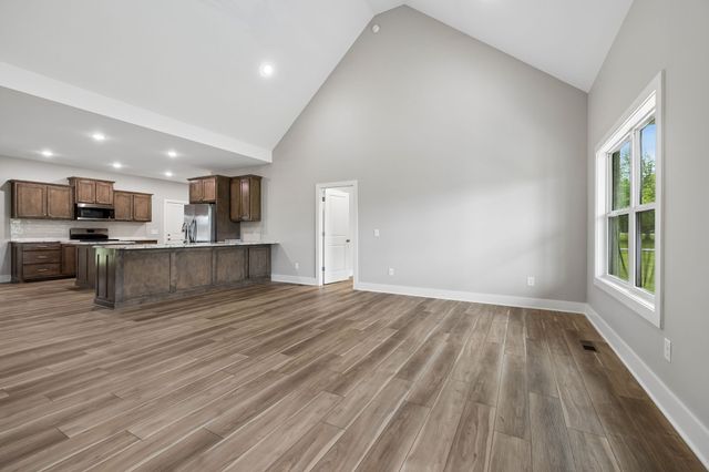 1702 Ellington Dr, Lafayette, TN 37083