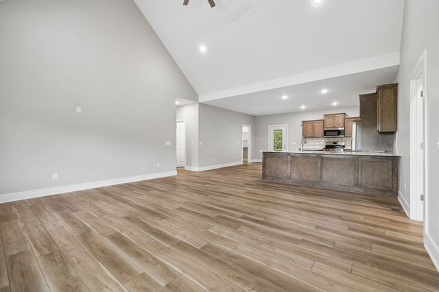1702 Ellington Dr, Lafayette, TN 37083