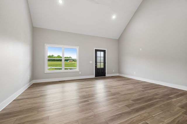 1702 Ellington Dr, Lafayette, TN 37083