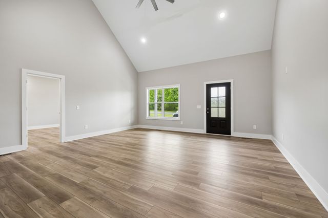 1702 Ellington Dr, Lafayette, TN 37083