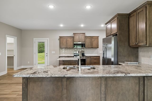 1702 Ellington Dr, Lafayette, TN 37083