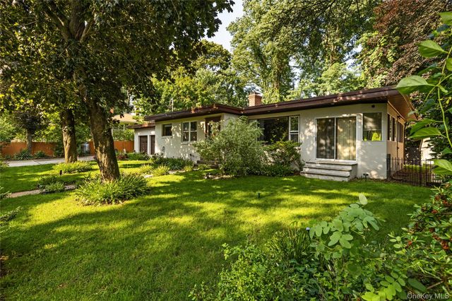 206 Cliff Road W, Wading River, NY 11792