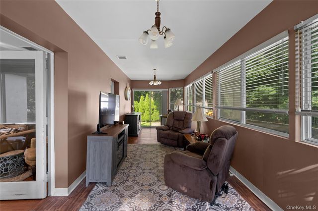 206 Cliff Road W, Wading River, NY 11792