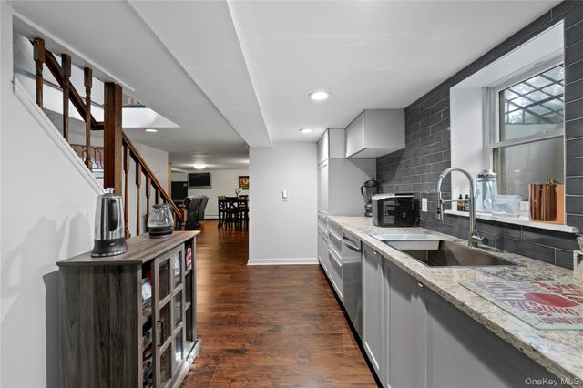 206 Cliff Road W, Wading River, NY 11792
