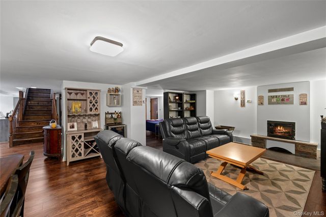 206 Cliff Road W, Wading River, NY 11792