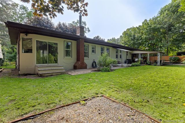 206 Cliff Road W, Wading River, NY 11792