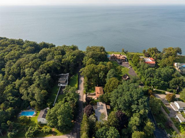206 Cliff Road W, Wading River, NY 11792