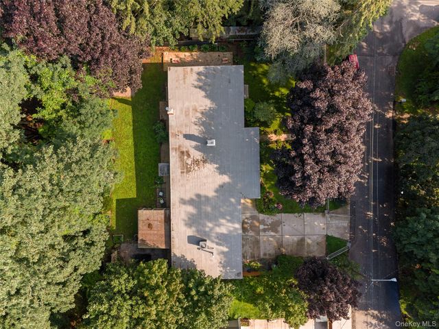 206 Cliff Road W, Wading River, NY 11792