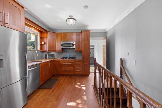 206 Cliff Road W, Wading River, NY 11792