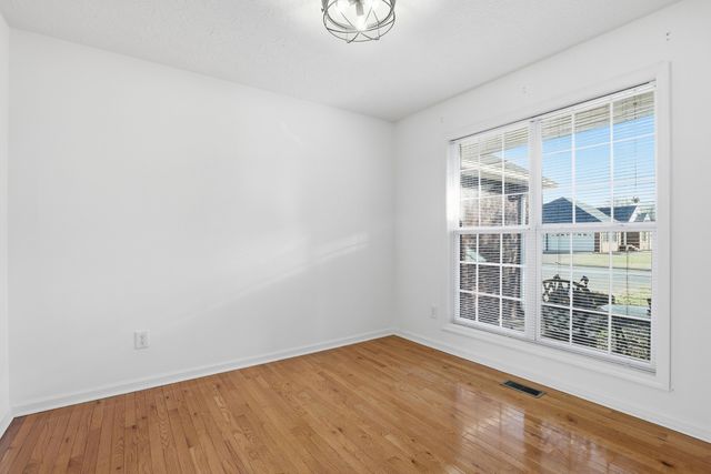 1122 Wedgewood Dr, Gallatin, TN 37066