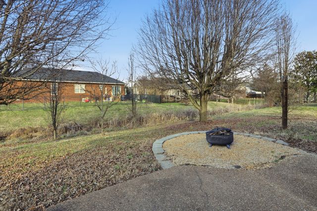 1122 Wedgewood Dr, Gallatin, TN 37066