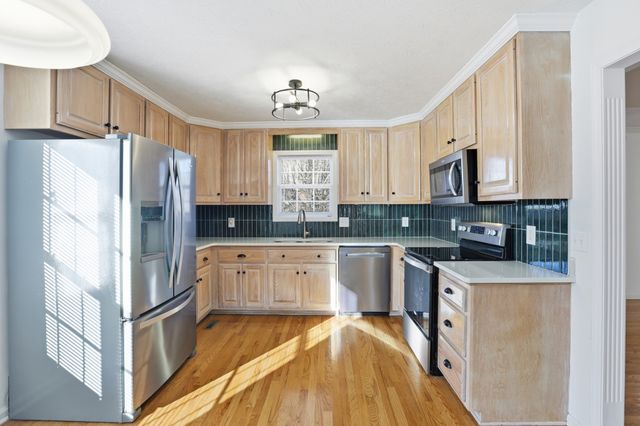 1122 Wedgewood Dr, Gallatin, TN 37066