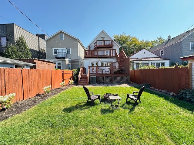 4142 N MAPLEWOOD Avenue HOUSE, Chicago, IL 60618