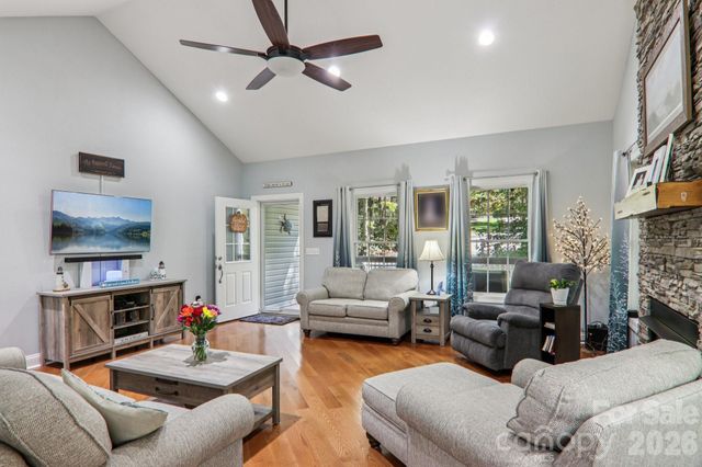 6 Wagon Trace, Flat Rock, NC 28731
