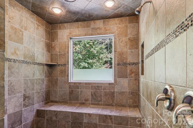 6 Wagon Trace, Flat Rock, NC 28731