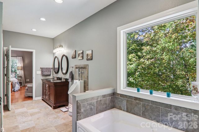 6 Wagon Trace, Flat Rock, NC 28731