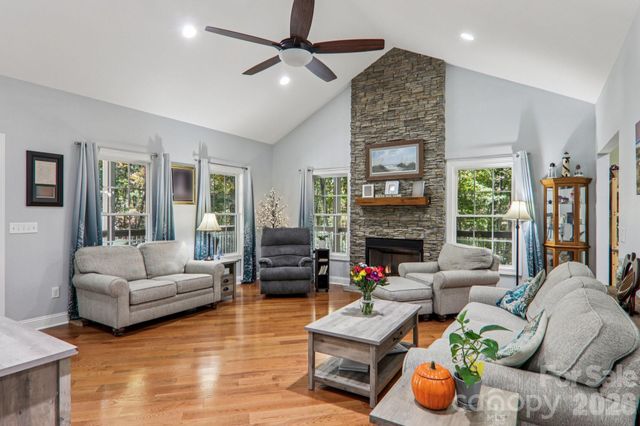 6 Wagon Trace, Flat Rock, NC 28731