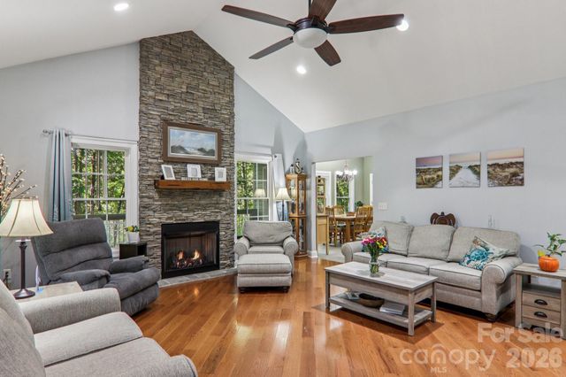 6 Wagon Trace, Flat Rock, NC 28731