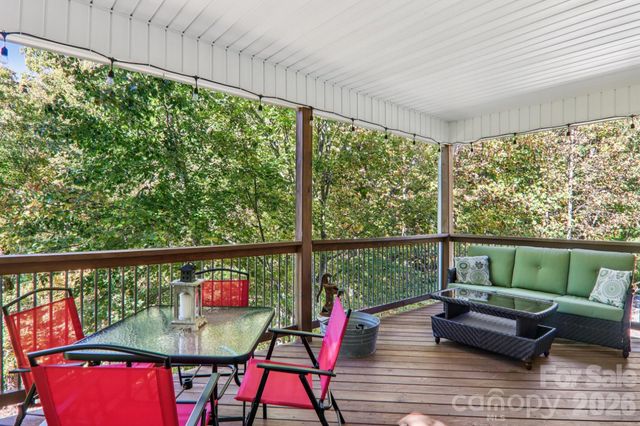 6 Wagon Trace, Flat Rock, NC 28731