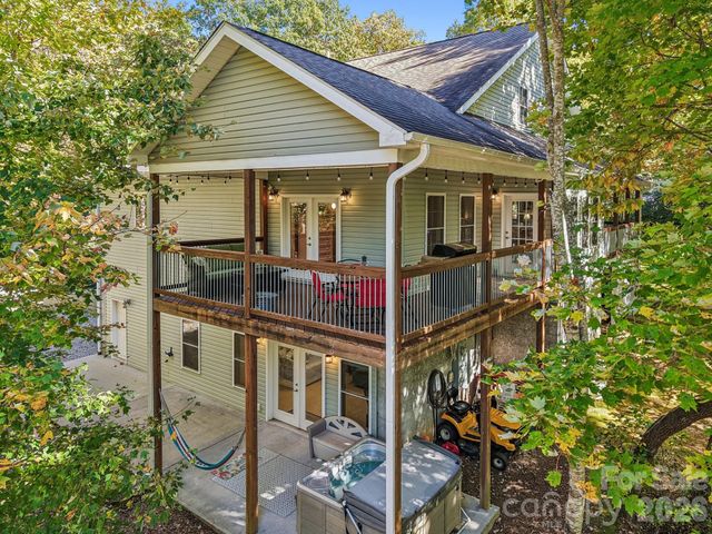6 Wagon Trace, Flat Rock, NC 28731