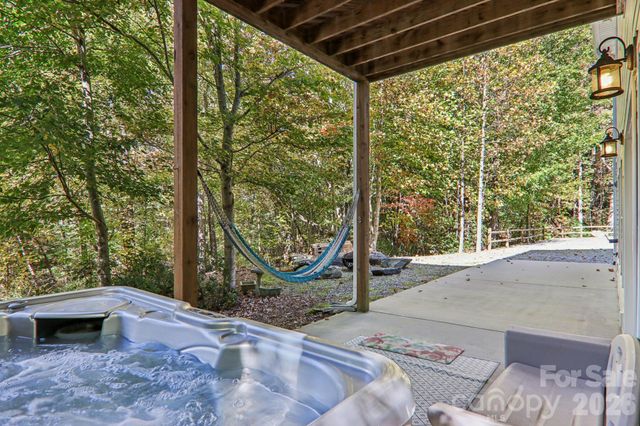 6 Wagon Trace, Flat Rock, NC 28731