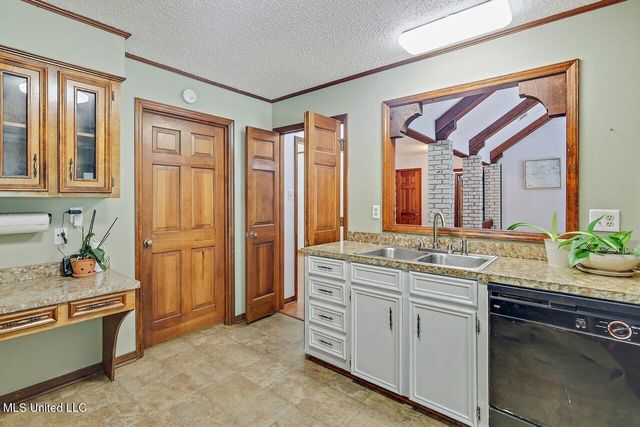 420 Trailwood Drive, Clinton, MS 39056