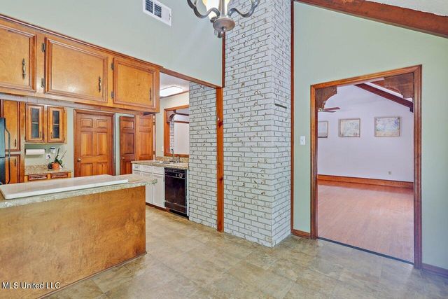 420 Trailwood Drive, Clinton, MS 39056