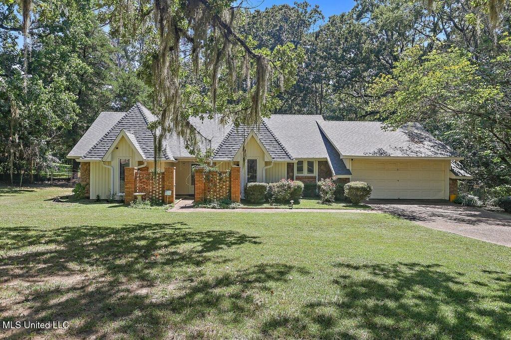 420 Trailwood Drive, Clinton, MS 39056
