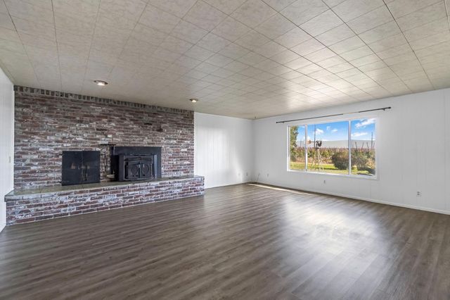 9023 Ave 404, Dinuba, CA 93618