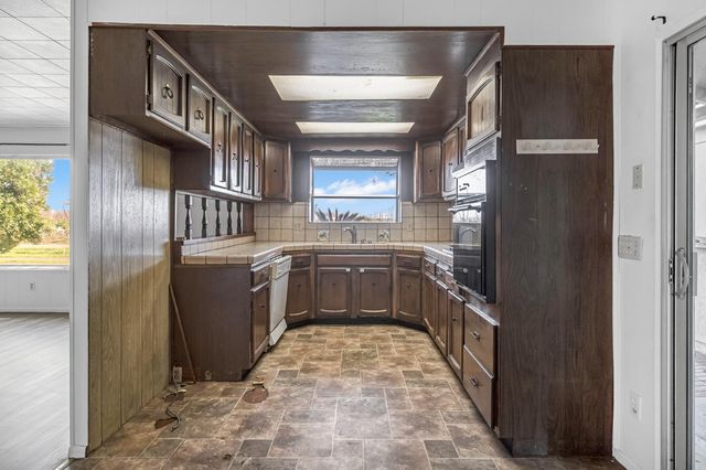 9023 Ave 404, Dinuba, CA 93618