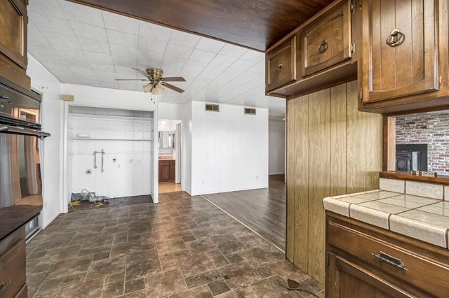 9023 Ave 404, Dinuba, CA 93618