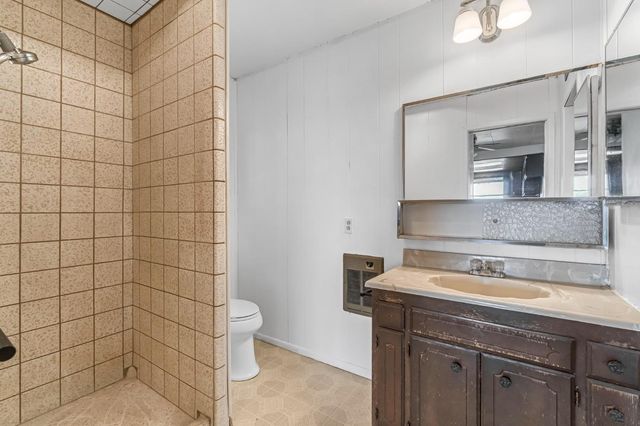 9023 Ave 404, Dinuba, CA 93618