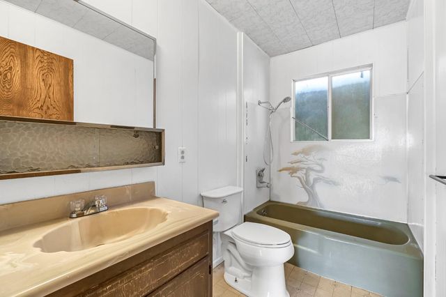 9023 Ave 404, Dinuba, CA 93618