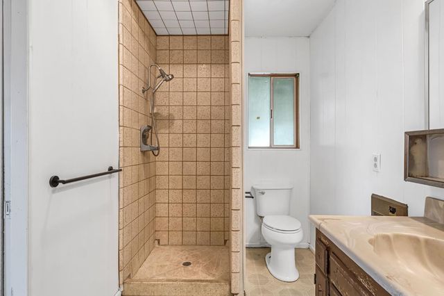 9023 Ave 404, Dinuba, CA 93618