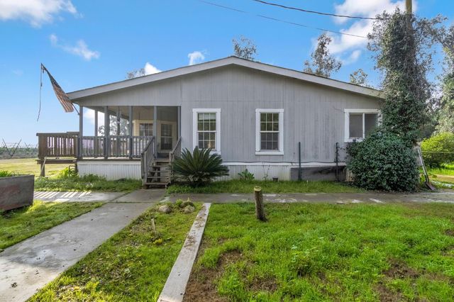 9023 Ave 404, Dinuba, CA 93618