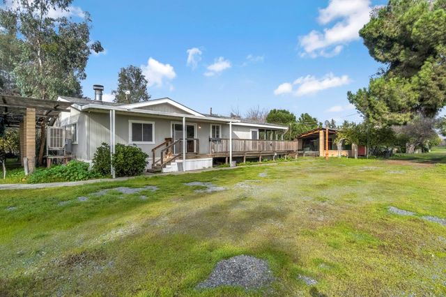 9023 Ave 404, Dinuba, CA 93618