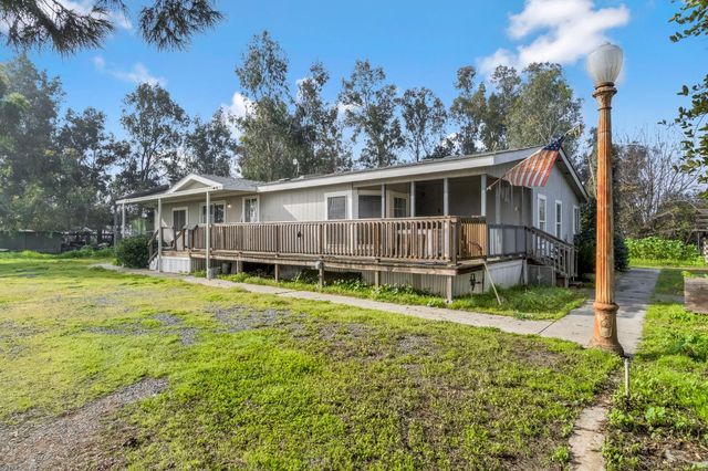 9023 Ave 404, Dinuba, CA 93618