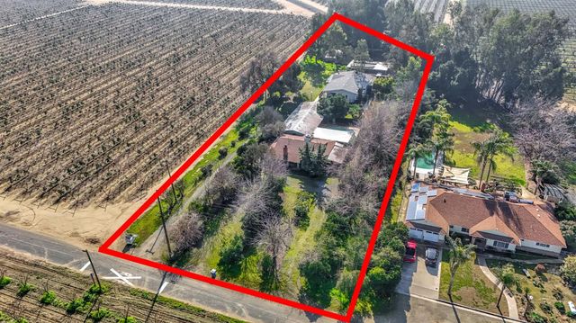 9023 Ave 404, Dinuba, CA 93618