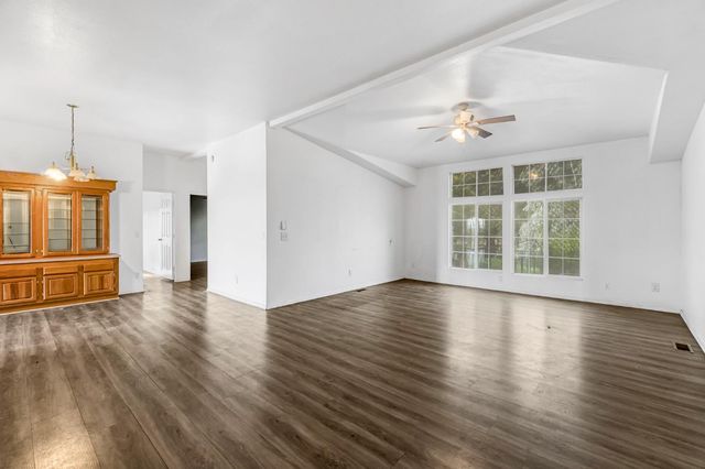 9023 Ave 404, Dinuba, CA 93618