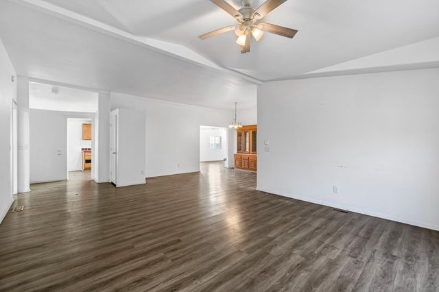 9023 Ave 404, Dinuba, CA 93618