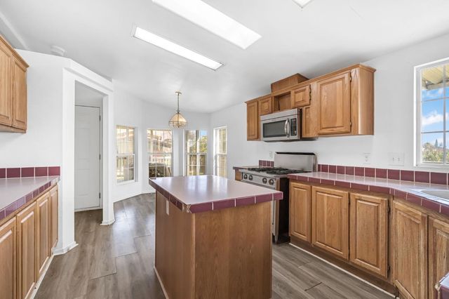 9023 Ave 404, Dinuba, CA 93618