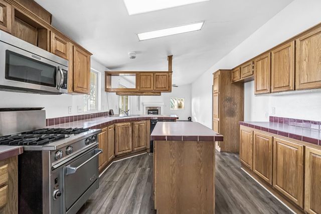 9023 Ave 404, Dinuba, CA 93618