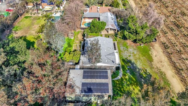 9023 Ave 404, Dinuba, CA 93618