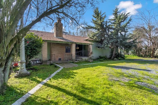 9023 Ave 404, Dinuba, CA 93618