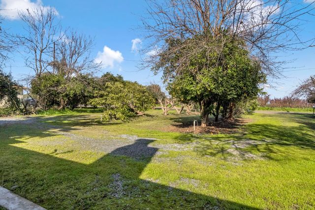 9023 Ave 404, Dinuba, CA 93618