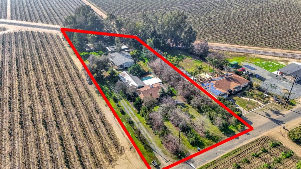 9023 Ave 404, Dinuba, CA 93618