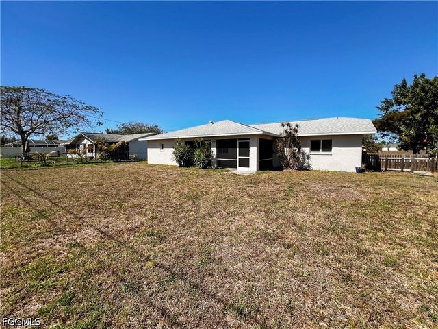 208 SE 17th ST, Cape Coral, FL 33990