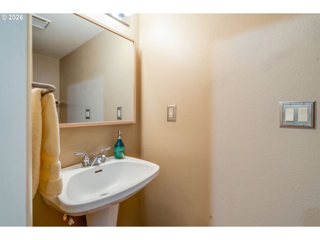 2727 Nw UPSHUR St, Portland, OR 97210
