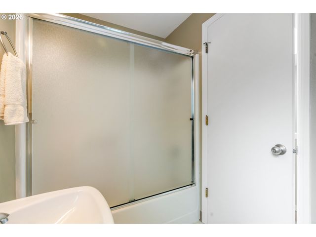 2727 Nw UPSHUR St, Portland, OR 97210