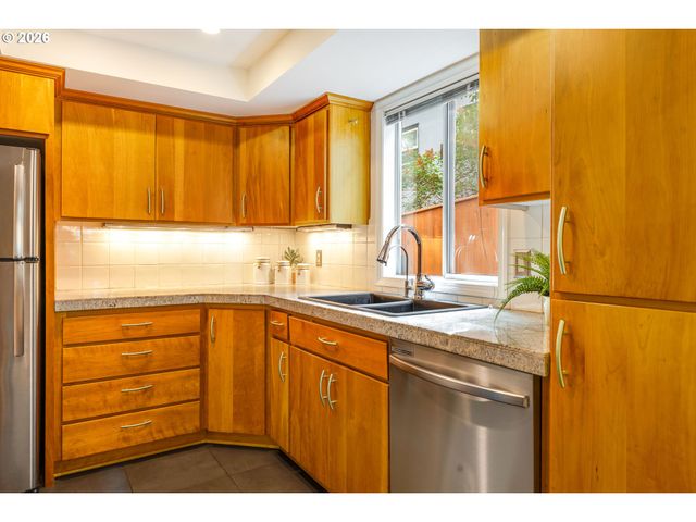 2727 Nw UPSHUR St, Portland, OR 97210